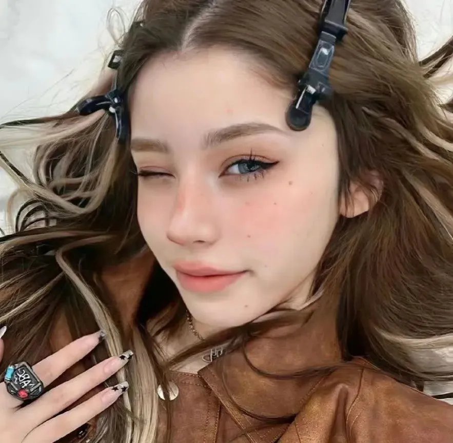 轻轻拂过
